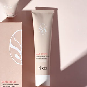 KYDRA-LE-SALON-PRODUIT-CREME-REVEIL-DE-BOUCLES-01-PL